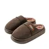 Pantuflas de Algodón para Hombre Otoño e Invierno 2025 Nuevas para Interiores del Hogar Cálidas Impermeables Resistentes a la Suciedad Antideslizantes de Piel para Mujer Invierno
