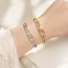 Pulsera de Hebilla de Anillo de Doble Capa de Lujo Ligero con Diseño Completo de Circonita Diamantada, Diseño Único Que Realza el Cutis, Regalo Perfecto para Novias en San Valentín