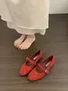 Sapatos Mary Jane Redondos com Fivela e Tachas Estilo Fada para Mulheres, Novo Modelo Primavera 2026, Sapatos de Salto Baixo Suaves e Elegantes para Noite