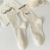 Calcetines de mujer de otoño e invierno, de moda, de longitud media, con diseño distintivo de orejas de madera, bordados en punta, bonitos calcetines de pelo.
