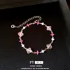 Pulsera de flor con patrón de orquídea y cristal color fresa de circón, pulsera de lujo ligero de alta gama, pulsera elegante, joyería de moda y versátil