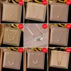 [Collar de Acero de Titanio Dorado + Color Acero] Moda de Lujo Ligero para Mujer El Más Fácil de Combinar Cadena para Clavícula Collar de Amor de Nicho de Gama Alta