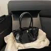 2026 Bolso Nuevo de Moda y Versátil con una Textura Elegante, Bolso de Hombro Cruzado Único, Diseño de Nicho, Bolso Cubo Casual para Mujer