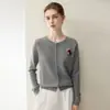 Cárdigan de cachemir para mujer, cachemir de cabra puro, nueva moda otoño e invierno, con bordado de caballito, cuello redondo, tejido, abrigo cálido, gris