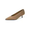 Otoño 2026 Nuevos Zapatos de Tacón Alto de Aguja con Cuello en V Estilo Abuela Tendencia de Moda Europea y Americana Tacones Altos Tacón Medio Cómodos Zapatos de Piel de Oveja Individuales