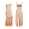 Vestido Longo Elegante Feminino 899, Estilo Francês de Luxo Leve em Cetim com Alças Finas tipo Espaguete e Correntes, Saia sereia que afina a cintura
