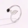 Anillo Abierto de Lujo Accesible Europeo y Americano Hojas Incrustadas de Piedra Natural Anillo que No se Desvanece Anillo Versátil de Moda para Pareja Anillo de Acero de Titanio