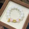 Contas Brancas Finas e Brilhantes, Pulseira com Pingente de Sorte e Longevidade, Sino de Flor, Design de Nicho Levemente Luxuoso, Pulseira Versátil Delicada para Meninas Venda por Atacado