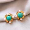 Pendientes de perlas con flores de amor y pintura al óleo de Monet en el jardín. Pendientes elegantes de moda. Pendientes franceses dulces y frescos.