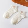 Calcetines tobilleros encantadores bordados de primavera y verano para mujer, delgados, estilo preppy, blanco lechoso, lindos, estilo japonés, calcetines para niña al por mayor
