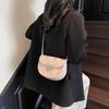 Bolsa de Moda de Nicho Transversal Feminina 2025 Primavera Nova Fashionável Simples Casual Bolsa Sela Versátil de Ombro/Sub-braço