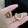 Pendientes de Aro Cruzados Dorados Retro para Mujer 2026 Estilo Caliente Pendientes Súper Bonitos Sensación de Alta Gama Lujo Ligero Accesorios de Pendientes Súper Populares