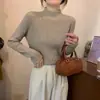 Outono e Inverno 2023 novo Maillard Marrom blusa básica feminina gola alta meia manga estilo ocidental suéter de malha modelagem justa top para usar por baixo