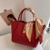 Nuevo Bolso Rojo de Boda de Alta Gama para Mujer 2024 Nueva Moda Nicho Portátil Bolso Cruzado Cesta de Verduras Bolso Balde