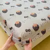 2026 Novo Conjunto de Cama de Três Peças Mais Veludo Espessado Veludo Leiteiro Quarto de Dormitório Quarto Capa de Cama de Solteiro Estilo Fresco Estampado