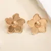Joias Europeias e Americanas Transfronteiriças em Estoque, Luxo Acessível, Brincos de Flor Simples de Nicho, Brincos Assimétricos Exagerados de Liga Personalizada