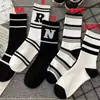 Calcetines Zhuji para Hombre de Caña Media Blancos Versátiles Calcetines Ins Otoño e Invierno Modernos Largos Deportivos Americanos Calcetines Negros Antiolor