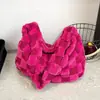 Bolso Cruzado de Gran Capacidad de Alta Gama para Viajes Transfronterizos Otoño e Invierno para Mujer 2025 Nuevo Bolso Cruzado de Felpa y Piel
