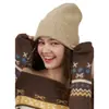 Gorro de Tricô Liso com Lã, Macio para o Inverno, Resistente ao Frio e Versátil para Homens e Mulheres, Gorro de Lã Vermelho Quente