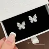 Pendientes de mariposa de perlas y diamantes completos para mujer, sencillos y exquisitos, sensación de alta gama, lujo ligero, nicho, pendientes elegantes, accesorios para orejas versátiles