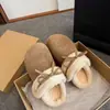 Chinelos Birkenstock Outono e Inverno 2025 Novos Tamancos Peludos Quentes com Laço Bico Fechado com Pelo