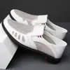 Nuevos zapatos casuales de cuero para hombre de verano, cuero suave, suela blanda, zapatos de cuero de punto volador de malla, sandalias de cuero slip-on transpirables