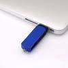 Descuento de fábrica venta al por mayor estante giratorio clásico memoria USB multicolor asequible bajo precio regalo publicitario memoria USB metálica