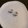 Pendientes Metálicos Plateados en Forma de C Diseño de Industria Pesada Europea y Americana Pendientes de Moda Versátiles Pendientes de Gama Alta Venta al por Mayor para Mujeres