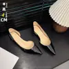 Zapatos Planos de Mujer Estilo Nuevo 2026 Color Nude Francés de Boca Baja con Aumento de Altura de 4 cm, Zapatos de Puntera Puntiaguda con Corte Lateral de Charol