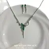 Conjunto de Brincos e Colar Europeu e Americano Novo Estilo Totalmente Cravejado para Mulheres, Acessórios de Banquete e Noiva da Moda, Acessórios Versáteis Elegantes Personalizados para Mulheres