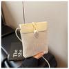 Bolso Pequeño Cuadrado de Paja con Hombro Cruzado Vertical para Teléfono Móvil, Tejido Transfronterizo de Verano, Elegante y Único, Nuevo Estilo Verano 2026 para Mujer