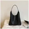Bolsa tote com padrão trançado 2026 verão nova tendência estilo ins grande capacidade bolsa de ombro para o trabalho bolsa de mão personalizada