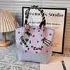 Design de Nicho Bolsa de Mão Vermelha com Padrão para Casamento Bolsa de Presente Festiva em Lona Saco de Balde de Mão com Estampa de Natal Ano Novo