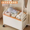 Perchero de Pie para Dormitorio, Móvil con Ruedas, Moderno Estante para Pantalones para el Hogar de Interior, Cesta de Almacenamiento Simple, Perchero para Abrigos y Sombreros