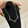 Collar de Encaje Cepillado Retro de Lujo Ligero con Diamantes Burbuja, Diseño Elegante, Borlas de Alta Gama, Cadena para Clavícula Versátil y Moderna