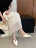 Novas Sandálias de Verão 2026, Modernas e Confortáveis, Chinelos Fechados com Laço, Sapatos de Salto Fino Single, Chinelos Elegantes para Mulheres, Branco