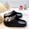 Chica Dulce Estilo BirkenstockLindos Zuecos de Dibujos Animados de EVA para Mujer, Ligeros y Versátiles para el Hogar y Uso en Interiores, Pantuflas de Punta Cerrada