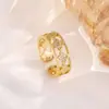 Popular Exquisito Anillo de Piedra Blanca Super Brillante Nicho Lujo Ligero Personalizado para Mujer Abierto Ajustable Juego de Anillos de Gama Alta
