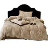 Conjunto de quatro peças de veludo de leite com relevo de inverno 2026 novo conjunto de três peças com capa de edredom e lençol de cama de fleece de coral espessado em ambos os lados
