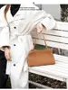 2025 Elegante Bolso de Hombro de Cuero Genuino Gamuza para Mujeres Maduras Bolso Tote de Invierno Versátil Piel de Vaca Capa Superior de Mujer Piel de Vaca