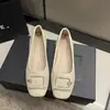 Sapatos Femininos Confortáveis de Sola Macia e Salto Baixo 2025 Primavera Novo Estilo Slip-On Rasteirinhas de Sola Rasa Sapatos Suaves Que Não Cansam os Pés, Sapatos de Mãe