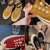 Fábrica Fuente de Comercio Exterior Procesamiento y Personalización de Tallas Grandes Zapatillas Casuales de Lona Slip-On para Moda Femenina