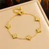 Pulsera de acero inoxidable con flor de la suerte y diamantes cortados a láser transfronteriza nueva para mujer, cadena de lujo ligero de alta calidad, joyería que no se decolora, venta al por mayor