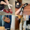 Tênis de treino alemães para mulheres, estilo igual ao da Mãe Uva, que aumentam a altura, bico redondo, cadarços duplos, tênis esportivos casuais leves com estampa de leopardo, sapatos Forrest Gump