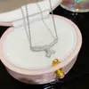 Colar Pingente de Laço com Zircônia da Moda e Versátil para Mulheres Toque de Luxo Leve Estilo de Celebridade da Internet Corrente para Clavícula em Aço Titânio