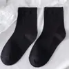 Calcetines negros para mujer calcetines de media pantorrilla al por mayor ins estilo coreano de moda calcetines de felpa para primavera y otoño calcetines cortos estilo japonés jk con zapatos pequeños de cuero