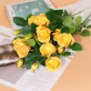Venta al por mayor de fábrica ramo de rosas artificiales de tres cabezas en un solo tallo, rosas falsas decorativas, flores artificiales para sala de estar, mesa de comedor, jarrón y arreglo floral