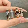 Anel Rotativo Baojia em Prata Esterlina 925 Banhado a Ouro 18K Sete Diamantes Diamante Único Anel Rotativo Totalmente Diamantado Versão Alta