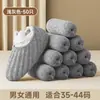 Cubrezapatos Desechables No Tejidos con Relieve para Uso Doméstico Interior Resistentes al Desgaste Antideslizantes Impermeables Cubrezapatos Extra Gruesos para Uso Repetido en el Hogar