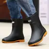 Nuevas botas de lluvia de invierno para hombre, engrosadas y forradas de polar, de media pantorrilla, impermeables, antideslizantes, resistentes al desgaste, cálidas, adecuadas para pescar, trabajo en la cocina y uso general